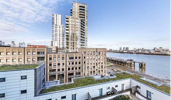 2 Bedroom Flat For Sale In City Peninsula Barge Walk, Greenwich, SE10