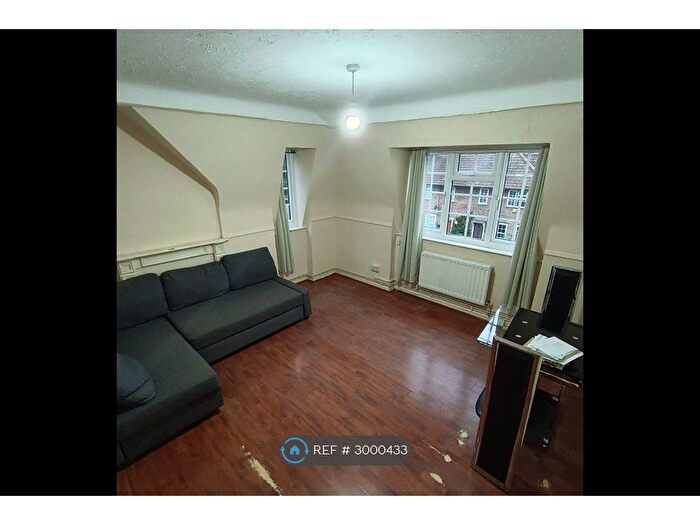 3 Bedroom Flat To Rent In Battersby Road, London, SE6