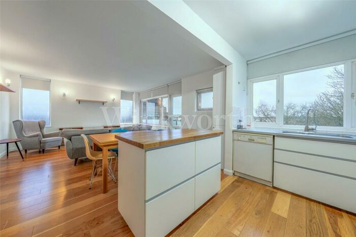 2 Bedroom Apartment To Rent In West Heath Avenue, London, NW11