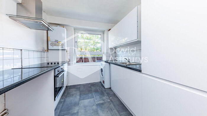 2 Bedroom Apartment To Rent In Parkland Road, Wood Green, London, N22