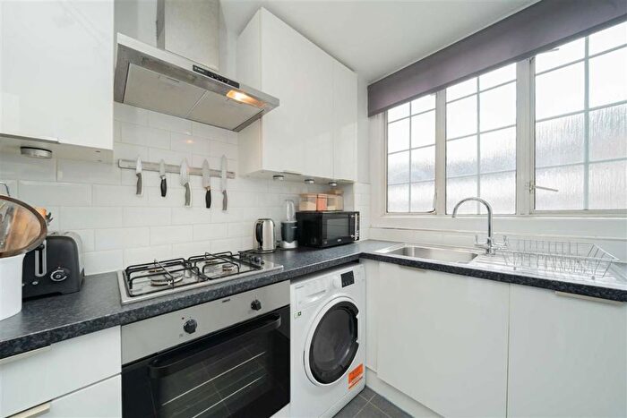 3 Bedroom Flat To Rent In Harrowby Street, Marylebone, W1H