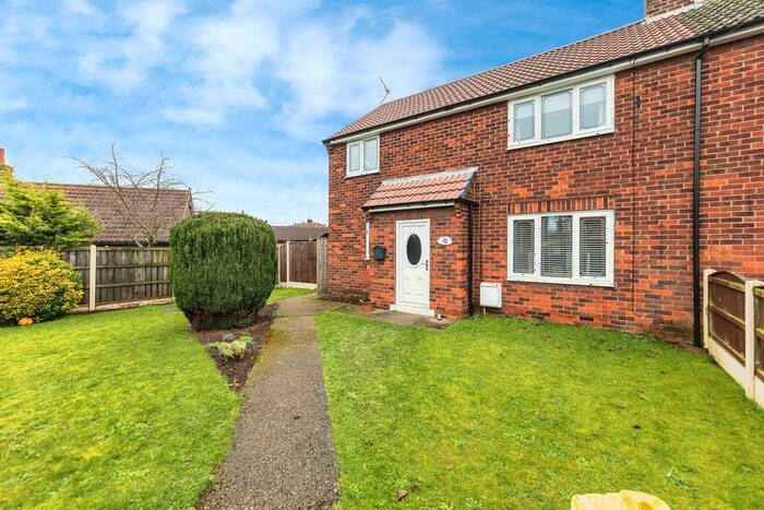 3 Bedroom Semi-Detached House For Sale In Manor Garth, Kellington, Goole, DN14