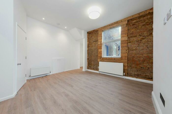 2 Bedroom Flat To Rent In Manor Park Road, London, NW10