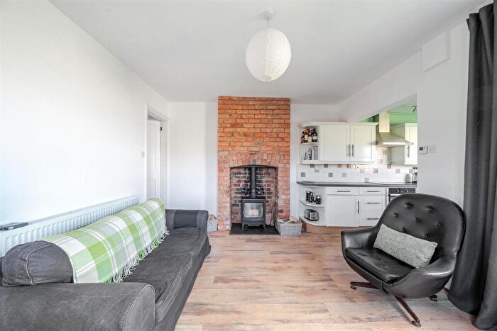 2 Bedroom Cottage For Sale In Lawford Lane, Rugby, CV22