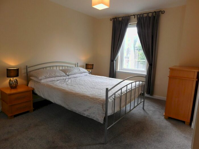 2 Bedroom Flat To Rent In Strawberry Bank Parade, City Centre, Aberdeen, AB11