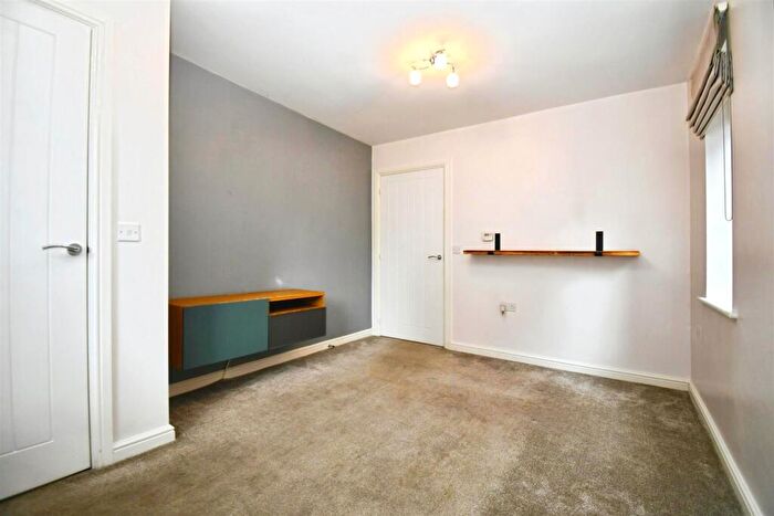 2 Bedroom Semi-Detached House For Sale In Middlesex Road, Hull, HU8