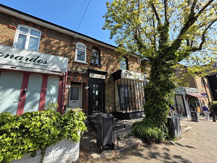 3 Bedroom Flat To Rent In Buckhurst Hill, IG9