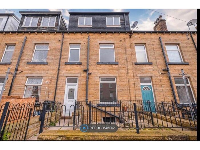 3 Bedroom Terraced House To Rent In Summer St, Halifax, HX1