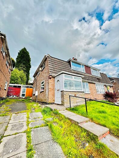 3 Bedroom Semi-Detached House To Rent In London Heights, Dudley, DY1