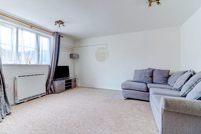 2 Bedroom Flat For Sale In Princes Gate, High Wycombe, Buckinghamshire, HP13