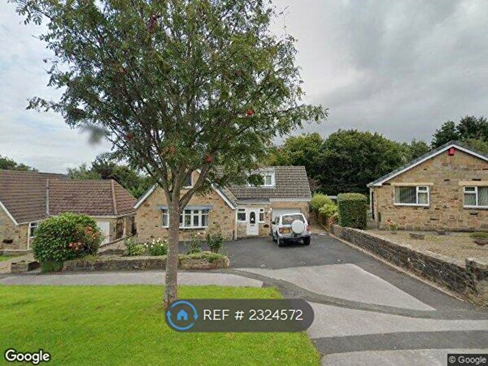 4 Bedroom Bungalow To Rent In Netherwood Close, Huddersfield, HD2