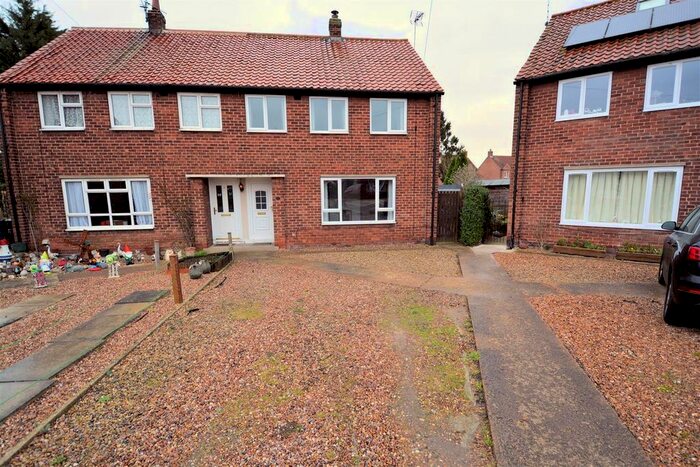 3 Bedroom Semi-Detached House For Sale In Garth Close, Wistow, Selby, YO8