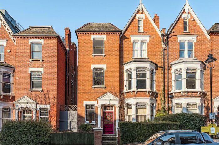2 Bedroom Apartment To Rent In Parliament Hill, Hampstead, NW3