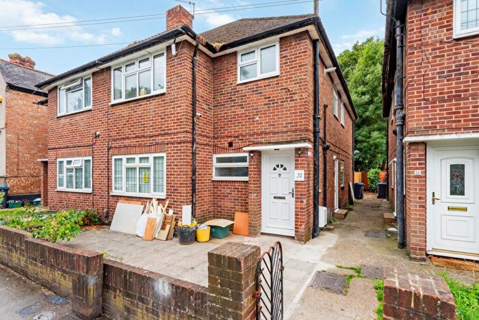 2 Bedroom Maisonette To Rent In Raleigh Gardens, Mitcham, CR4