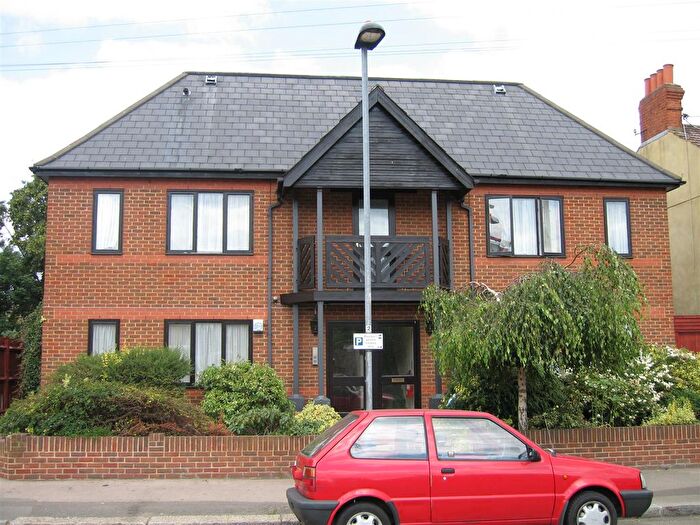 2 Bedroom Flat To Rent In Queens Road, Hounslow, TW3