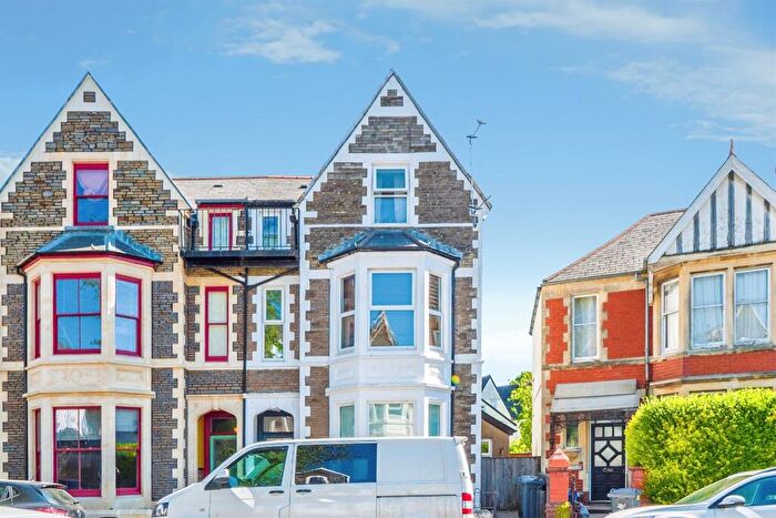 2 Bedroom Flat For Sale In Claude Road, Roath, Cardiff, CF24