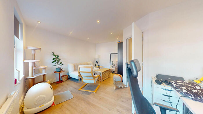 1 Bedroom Apartment To Rent In Ballard'S Lane, London, N12