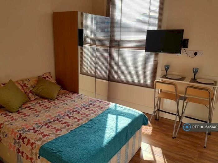 Studio To Rent In (Jt), London, N19