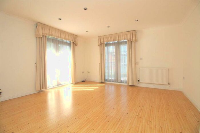 2 Bedroom Flat To Rent In Lady Aylesford Avenue, , Stanmore, HA7