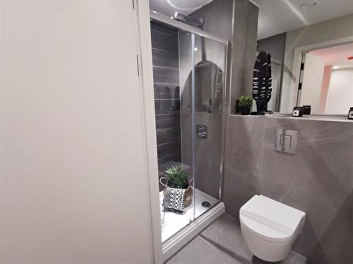 2 Bedroom Apartment To Rent In City Gardens, Castlefield, M15