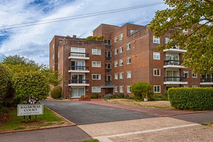 2 Bedroom Flat For Sale In Grand Avenue, Worthing, BN11