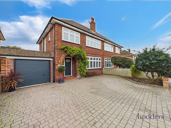 3 Bedroom Detached House For Sale In Sanway Close, Byfleet, Surrey, KT14