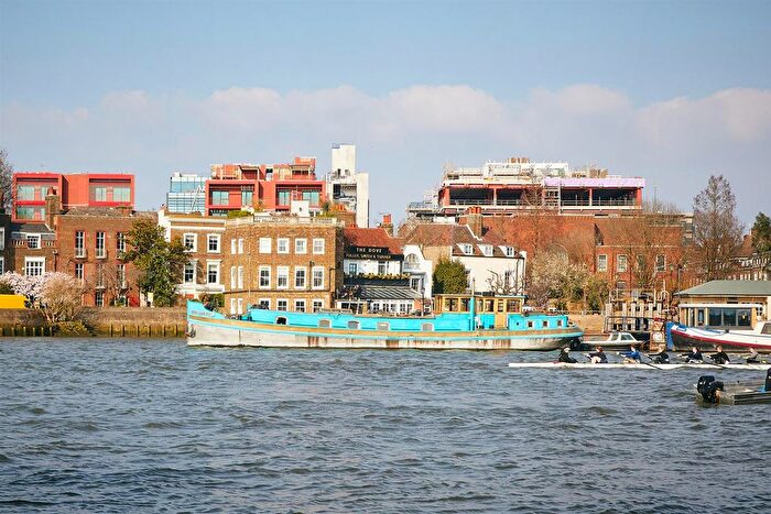 2 Bedroom Houseboat To Rent In The Dove Pier, Hammersmith, W6