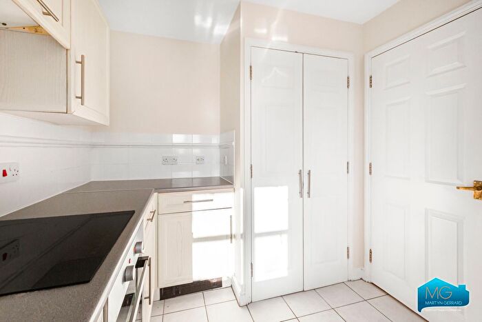 2 Bedroom Flat To Rent In Clarence Close, New Barnet, Hertfordshire, EN4