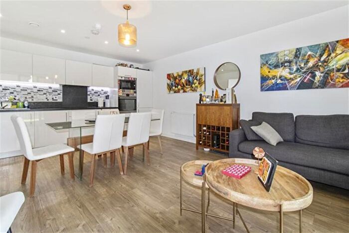 2 Bedroom Flat To Rent In Kingfisher Heights, E16