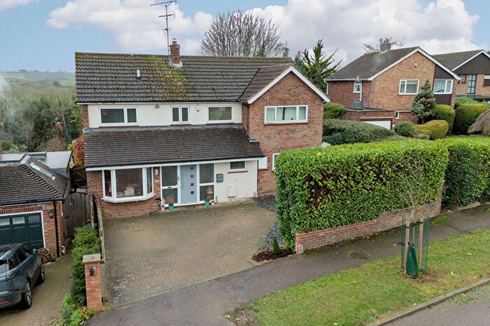 4 Bedroom Detached House For Sale In The Ridgeway, Hitchin, SG5