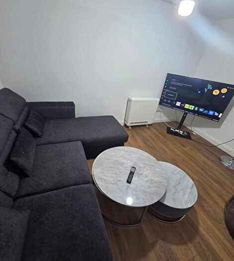2 Bedroom Flat To Rent In Chadwel Heath, RM6