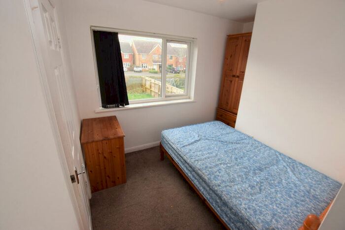 5 Bedroom Semi-Detached House To Rent In Friars Avenue, Far Cotton, Northampton, NN4