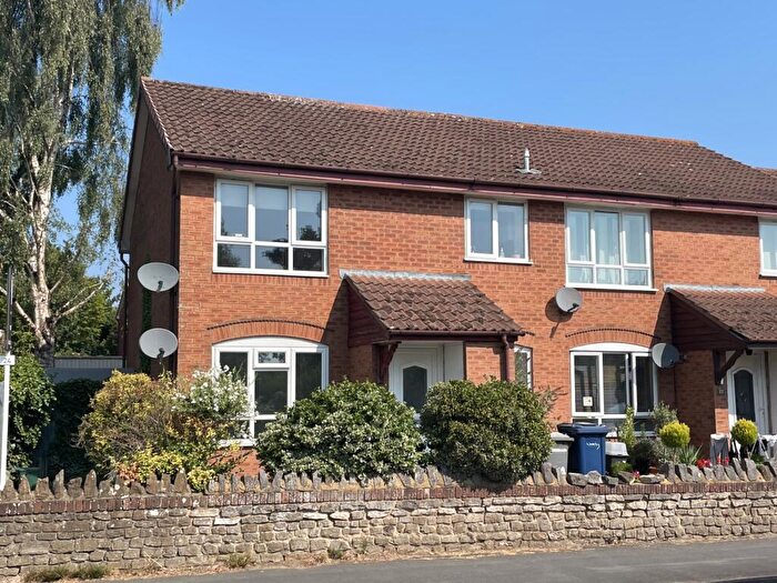 1 Bedroom Flat To Rent In Little Thatch, Godalming, Surrey, GU7