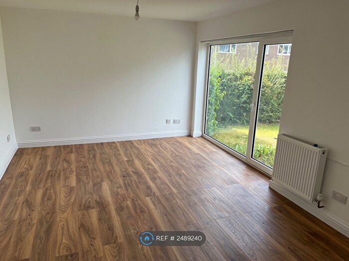 2 Bedroom Flat To Rent In Bolam Road, Killingworth, NE12