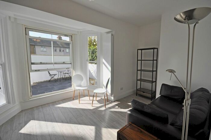 1 Bedroom Flat To Rent In Eton Lodge, Rosemary Lane, Mortlake, SW14