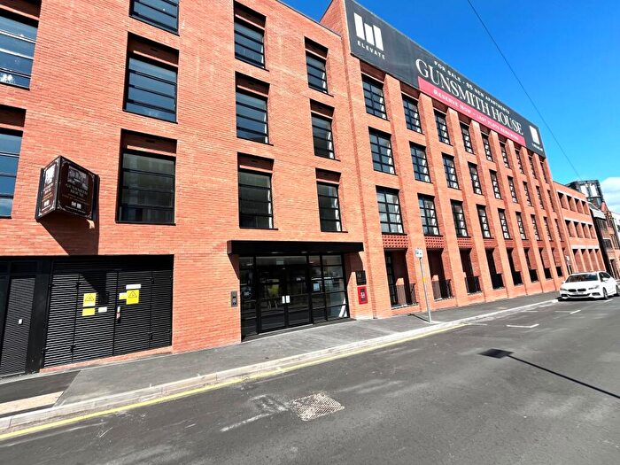 2 Bedroom Apartment To Rent In Gunsmith, B4