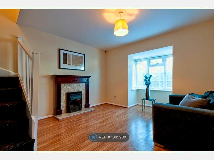 2 Bedroom Semi-Detached House To Rent In Dorrington Close, Luton, LU3