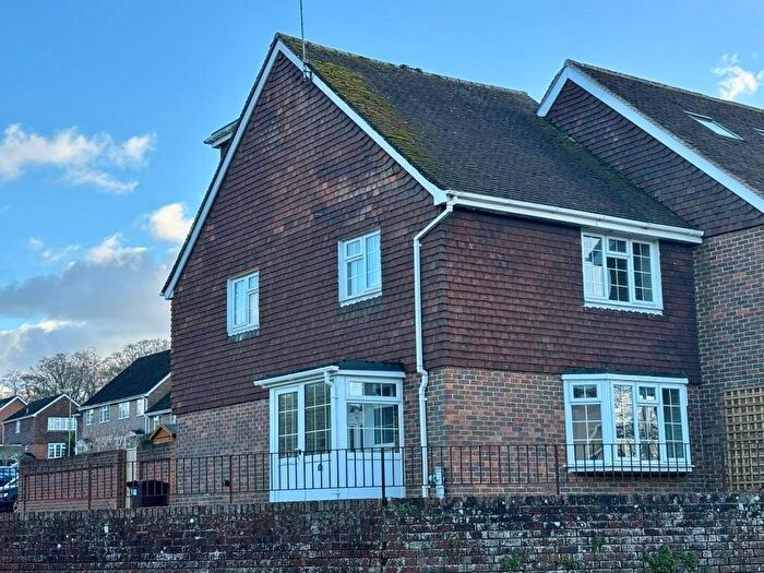3 Bedroom End Of Terrace House To Rent In Bishops Waltham, SO32