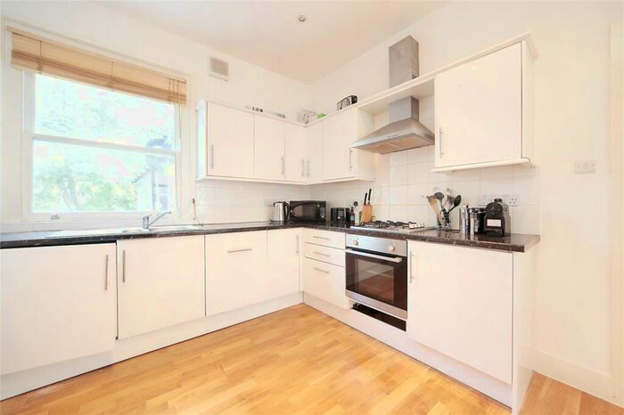 3 Bedroom Flat To Rent In Garfield Road, Battersea, London, SW11