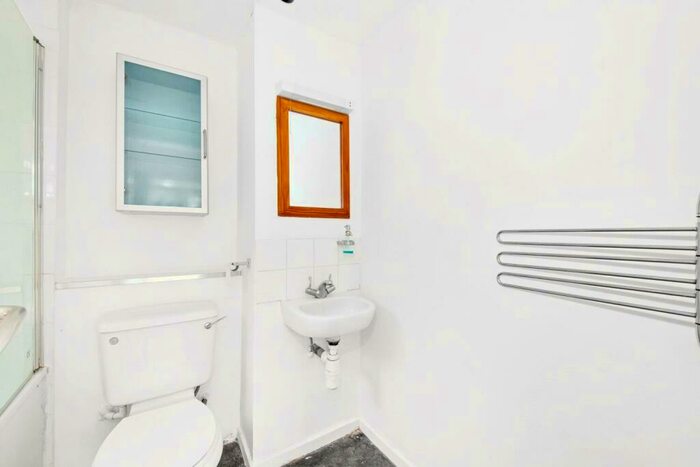 4 Bedroom House To Rent In Great Brownings, Dulwich, London, SE21