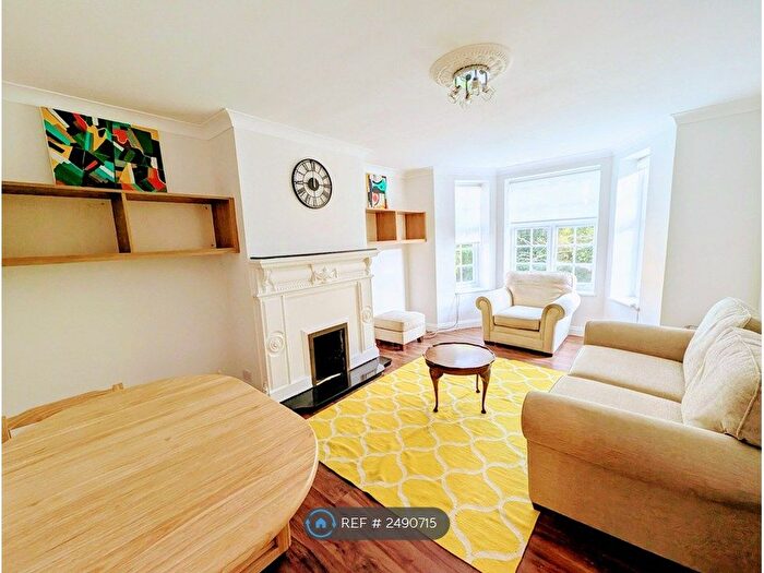 2 Bedroom Flat To Rent In Lyttelton Court, London, N2