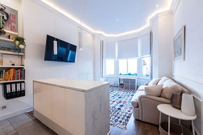 1 Bedroom Flat For Sale In Callcott Road, London, NW6