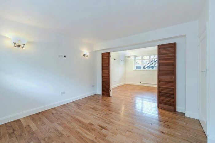 2 Bedroom Flat To Rent In Hartington Road, London, W4
