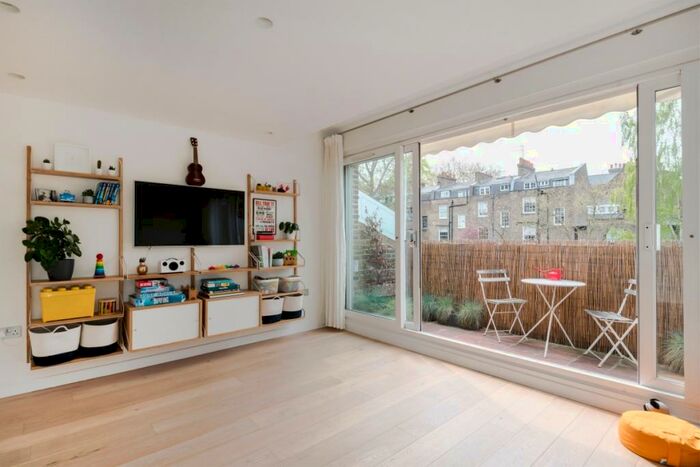3 Bedroom Duplex To Rent In Lonsdale Place London, N1