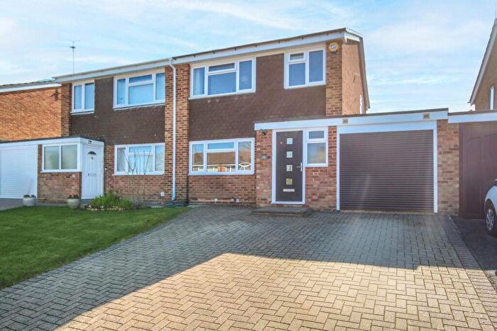 3 Bedroom Semi Detached House For Sale In Orchard Drive, Leighton Buzzard, LU7