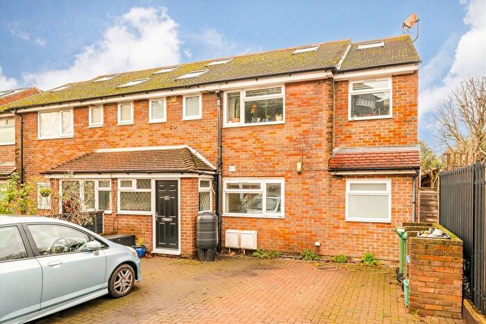 2 Bedroom Flat For Sale In St. Margarets Road, Isleworth, TW7