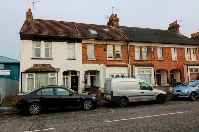 1 Bedroom Maisonette Flat To Rent In Delamare Road, Cheshunt, Waltham Cross, EN8