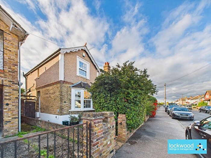 2 Bedroom Detached House To Rent In Adelaide Road, Ashford, TW15
