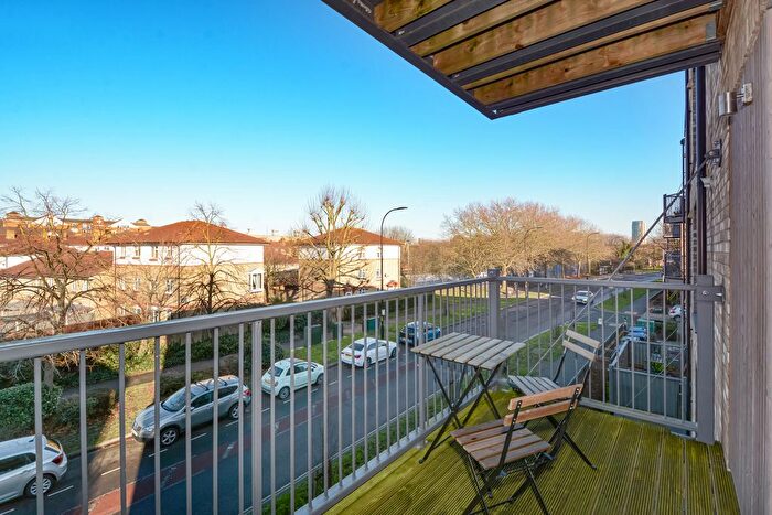 2 Bedroom Flat For Sale In Fisher Close, London, SE16