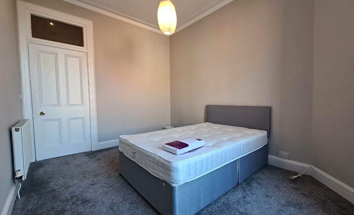 2 Bedroom Flat To Rent In Comiston Road, Morningside, Edinburgh, EH10